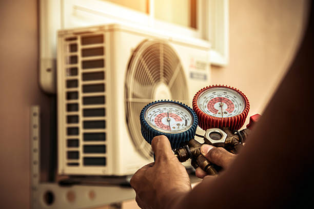 Professional Hvac technician working in Pomona, CA